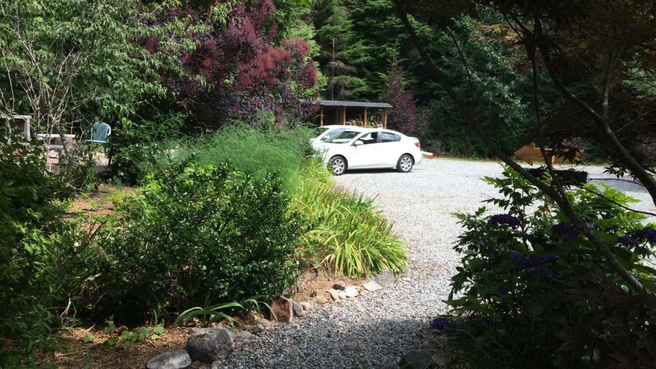Secret Cove Cottage Suites Halfmoon Bay Exteriör bild