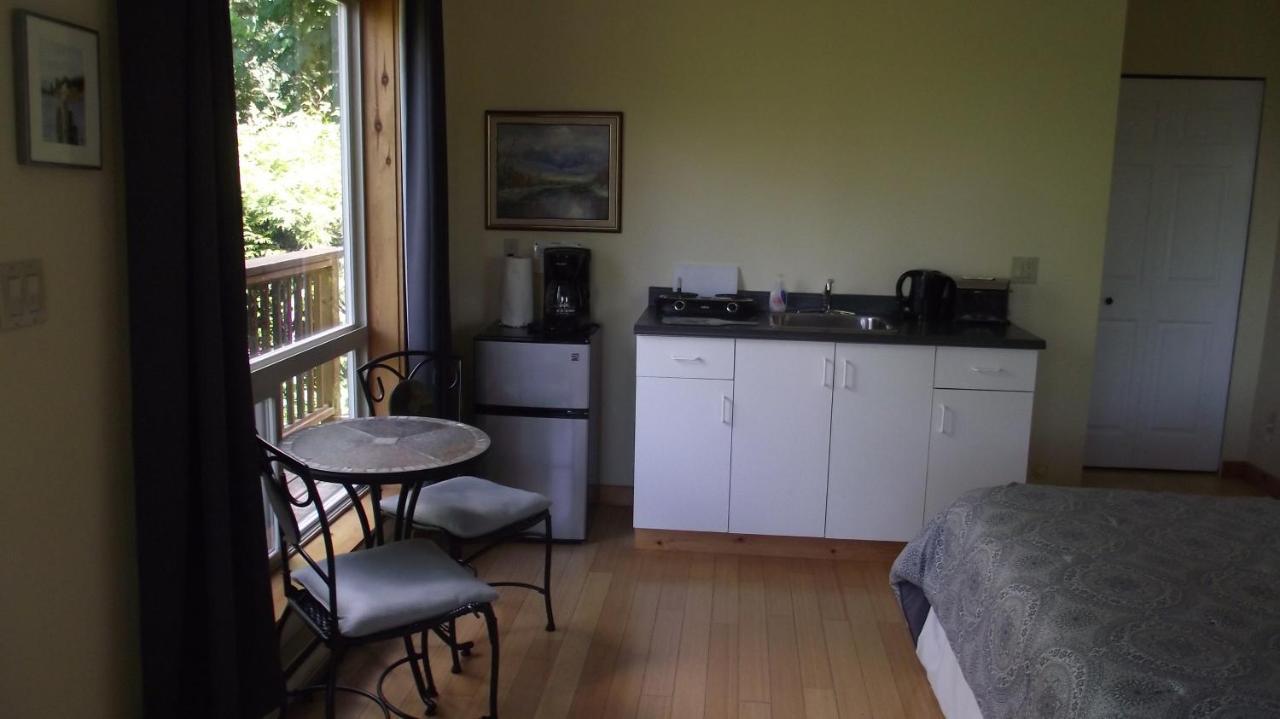 Secret Cove Cottage Suites Halfmoon Bay Exteriör bild