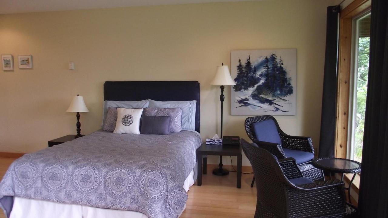 Secret Cove Cottage Suites Halfmoon Bay Exteriör bild