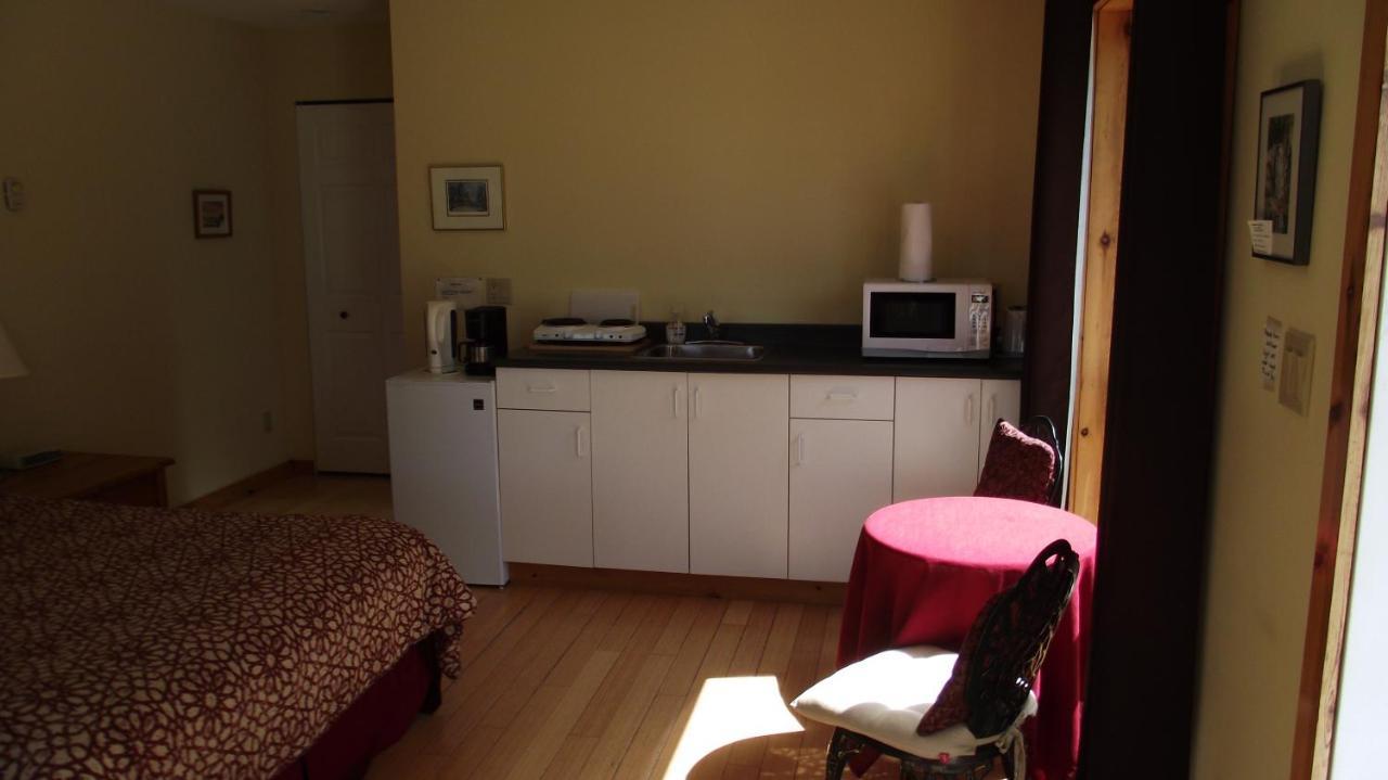 Secret Cove Cottage Suites Halfmoon Bay Exteriör bild